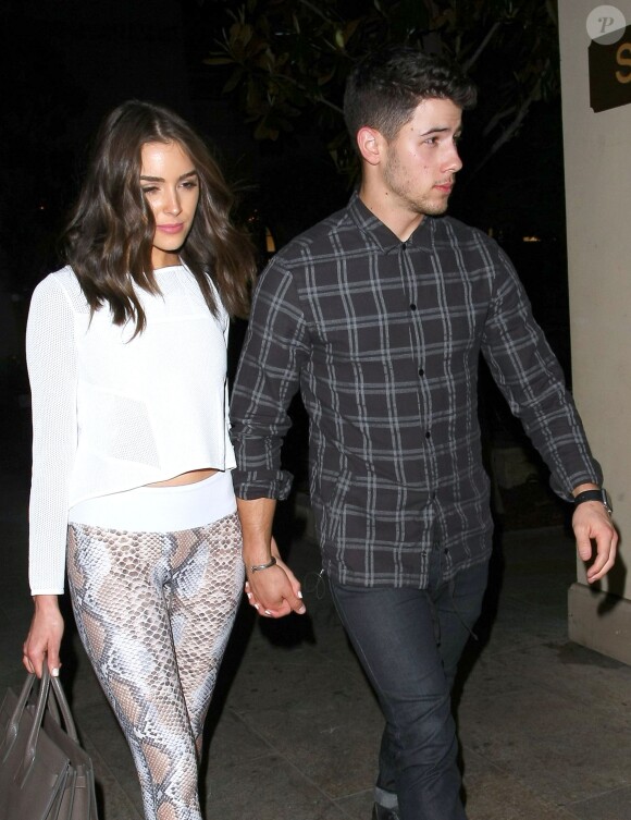 Olivia Culpo et son compagnon Nick Jonas sont allés dîner au restaurant Mastro's Steakhouse à Beverly Hills. Le 29 avril 2015