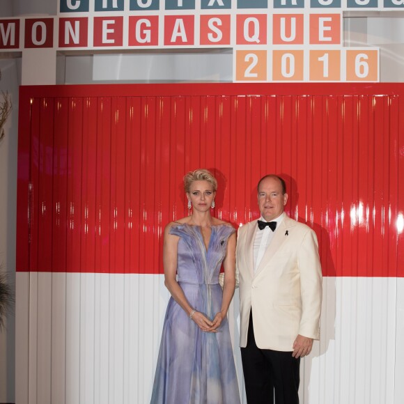 La princesse Charlene et le prince Albert II de Monaco au 68e Gala de la Croix-Rouge monégasque au Sporting Monte-Carlo, le 23 juillet 2016. © Palais Princier/Pierre Villard/Monte Carlo Société des Bains de Mer via Bestimage