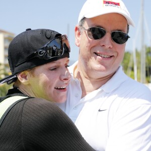 Le prince Albert II de Monaco avec la princesse Charlene lors de sa participation à la 2e Riviera Sup Race, une course de stand up paddle de 14 km organisée par l'association Hoé Hoé entre Monaco, l'Italie, Menton et Roquebrune-Cap-Martin, le 25 juin 2016. © Claudia Albuquerque / BestImage