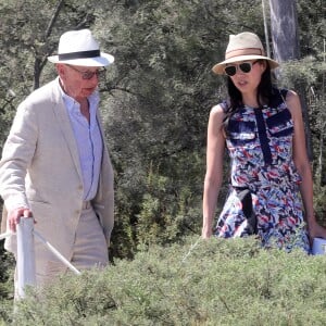 Rupert Murdoch quitte le club 55 après le déjeuner d'anniversaire de sa fille Chloe Murdoch avec sa femme Jerry Hall, son ex-femme Wendi Deng à Saint-Tropez, France, le 17 juillet 2016.