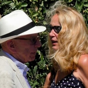 Rupert Murdoch quitte le club 55 après le déjeuner d'anniversaire de sa fille Chloe Murdoch avec sa femme Jerry Hall, son ex-femme Wendi Deng à Saint-Tropez, France, le 17 juillet 2016.