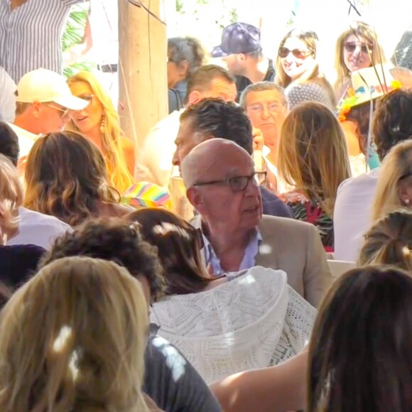 Rupert Murdoch déjeunant avec sa femme Jerry Hall, son ex-femme Wendi Deng et sa fille Chloe Murdoch, pour son anniversaire, au club 55 à Saint-Tropez, France, le 17 juillet 2016.