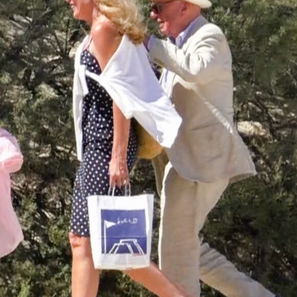 Rupert Murdoch quitte le club 55 après le déjeuner d'anniversaire de sa fille Chloe Murdoch avec sa femme Jerry Hall, son ex-femme Wendi Deng à Saint-Tropez, France, le 17 juillet 2016.