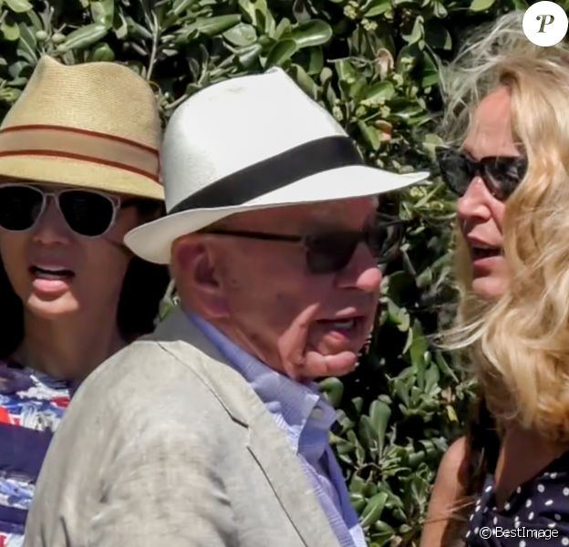 Rupert Murdoch quitte le club 55 après le déjeuner d'anniversaire de sa fille Chloe Murdoch avec sa femme Jerry Hall, son ex-femme Wendi Deng à Saint-Tropez, France, le 17 juillet 2016.