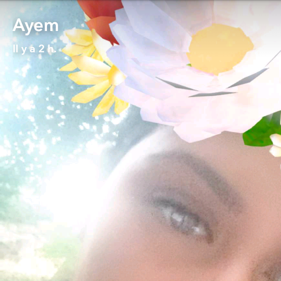 Ayem Nour poste un selfie sur Snapchat, samedi 23 juillet 2016