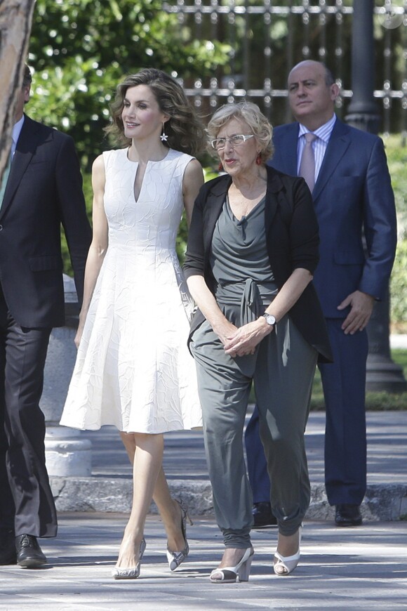 La reine Letizia d'Espagne présidait le 26 juillet 2016 au Parque del Retiro à Madrid la cérémonie des 25e Prix FEDEPE en l'honneur des femmes dirigeantes, chefs d'entreprise et professionnelles.