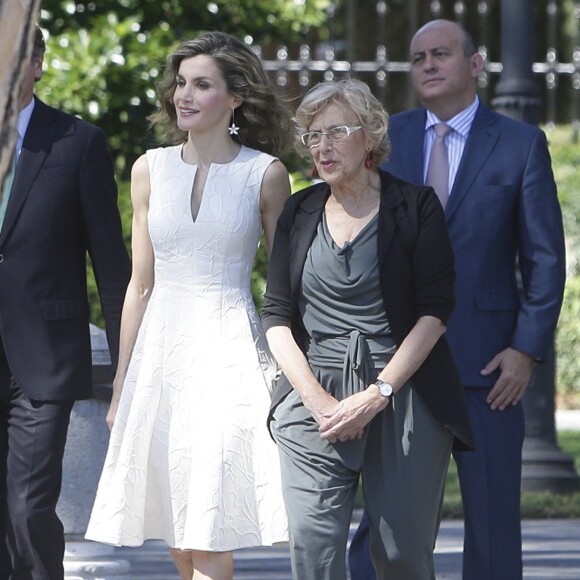 La reine Letizia d'Espagne présidait le 26 juillet 2016 au Parque del Retiro à Madrid la cérémonie des 25e Prix FEDEPE en l'honneur des femmes dirigeantes, chefs d'entreprise et professionnelles.