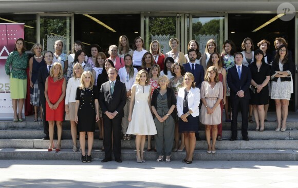 La reine Letizia d'Espagne présidait le 26 juillet 2016 au Parque del Retiro à Madrid la cérémonie des 25e Prix FEDEPE en l'honneur des femmes dirigeantes, chefs d'entreprise et professionnelles.