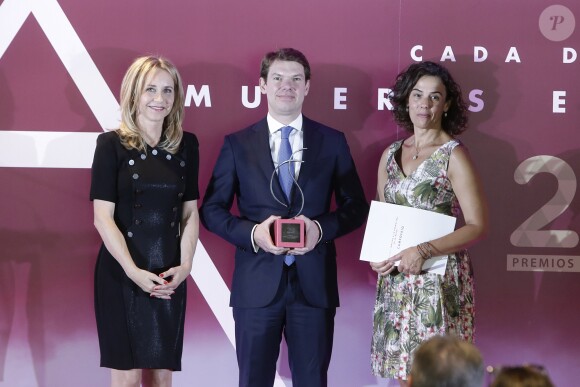 Photo des personnalités primées le 26 juillet 2016 au Parque del Retiro à Madrid lors de la cérémonie des 25e Prix FEDEPE en l'honneur des femmes dirigeantes, chefs d'entreprise et professionnelles.