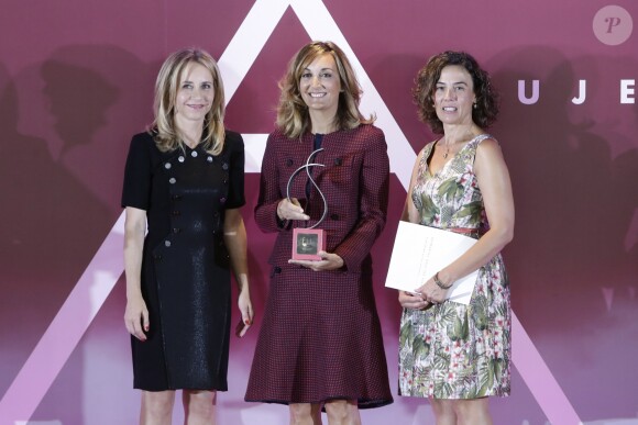 Photo des personnalités primées le 26 juillet 2016 au Parque del Retiro à Madrid lors de la cérémonie des 25e Prix FEDEPE en l'honneur des femmes dirigeantes, chefs d'entreprise et professionnelles.