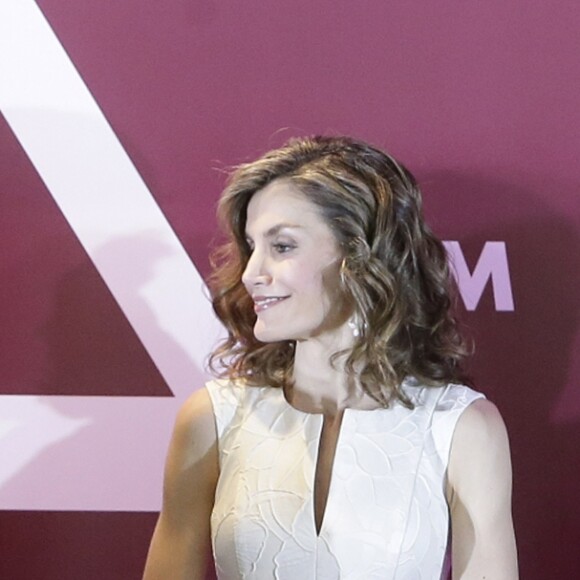 La reine Letizia d'Espagne présidait le 26 juillet 2016 au Parque del Retiro à Madrid la cérémonie des 25e Prix FEDEPE en l'honneur des femmes dirigeantes, chefs d'entreprise et professionnelles.