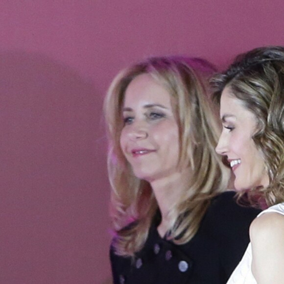 La reine Letizia d'Espagne présidait le 26 juillet 2016 au Parque del Retiro à Madrid la cérémonie des 25e Prix FEDEPE en l'honneur des femmes dirigeantes, chefs d'entreprise et professionnelles.
