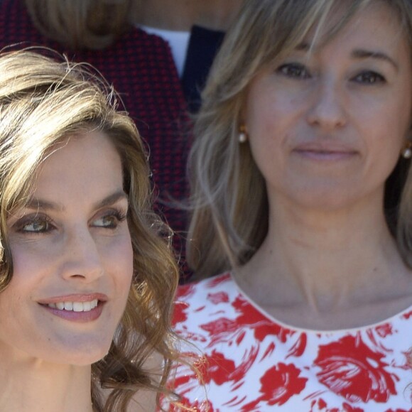 La reine Letizia d'Espagne présidait le 26 juillet 2016 au Parque del Retiro à Madrid la cérémonie des 25e Prix FEDEPE en l'honneur des femmes dirigeantes, chefs d'entreprise et professionnelles.