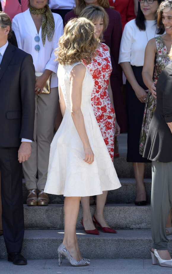 La reine Letizia d'Espagne présidait le 26 juillet 2016 au Parque del Retiro à Madrid la cérémonie des 25e Prix FEDEPE en l'honneur des femmes dirigeantes, chefs d'entreprise et professionnelles.