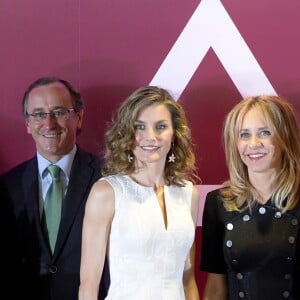 La reine Letizia d'Espagne présidait le 26 juillet 2016 au Parque del Retiro à Madrid la cérémonie des 25e Prix FEDEPE en l'honneur des femmes dirigeantes, chefs d'entreprise et professionnelles.