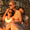 Laeticia Hallyday et ses filles, Jade et Joy, à Mykonos - le 25 juillet 2016.
