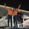 L'avion à énergie solaire Solar Impulse a enfin bouclé son tour du monde après plus d'un an de périple et s'est posé tôt dans la matinée sur l'aéroport d'Abu Dhabi, là où il avait débuté son périple le 9 mars 2015. Le prince Albert II et Monaco et André Borschberg sont allés rejoindre le pilote Bertrand Piccard.