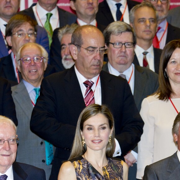 La reine Letizia d'Espagne (robe, sandales et sac Hugo Boss) a pris part le 27 juillet 2016 à la réunion annuelle des directeurs de centres de l'Institut Cervantes à Madrid.