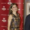 La reine Letizia d'Espagne (robe, sandales et sac Hugo Boss) a pris part le 27 juillet 2016 à la réunion annuelle des directeurs de centres de l'Institut Cervantes à Madrid.