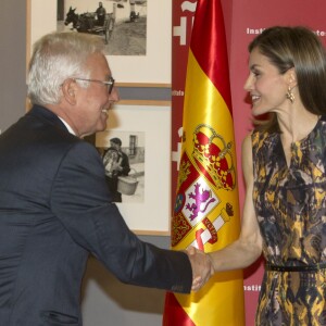 La reine Letizia d'Espagne (robe, sandales et sac Hugo Boss) a pris part le 27 juillet 2016 à la réunion annuelle des directeurs de centres de l'Institut Cervantes à Madrid.