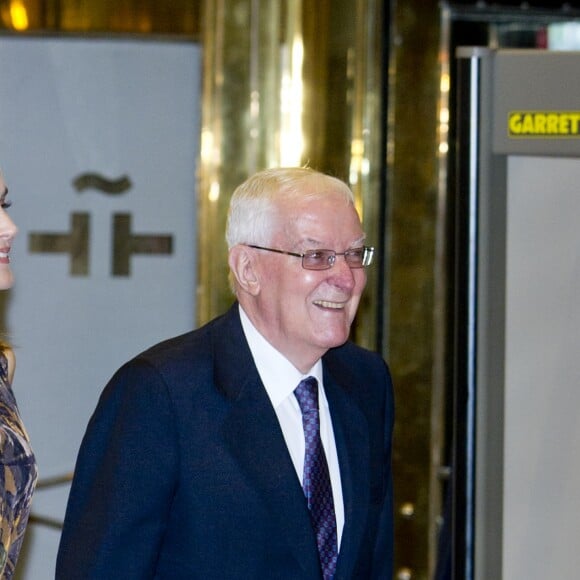 La reine Letizia d'Espagne (robe, sandales et sac Hugo Boss) a pris part le 27 juillet 2016 à la réunion annuelle des directeurs de centres de l'Institut Cervantes à Madrid.