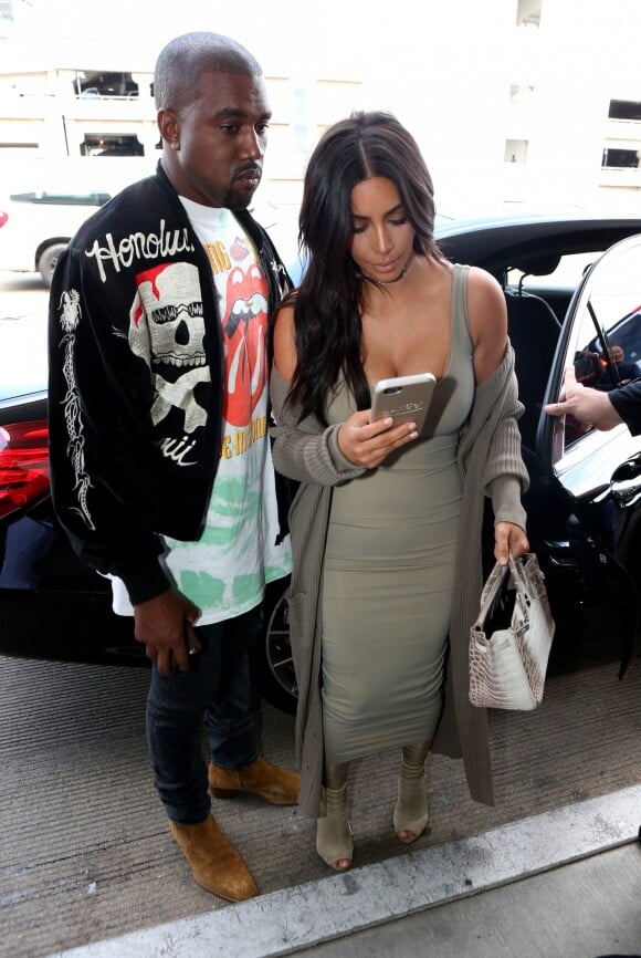 Kim Kardashian et Kanye West arrivent à l'aéroport de Los Angeles (LAX), le 12 juin 2016.