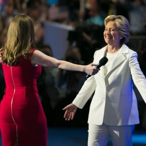 Chelsea Clinton et Hillary Clinton - Convention démocrate à Philadelphie, le 28 jullet 2016.