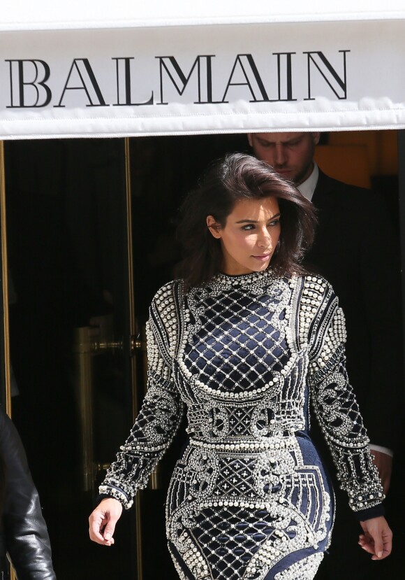 Kim Kardashian sortant de chez Balmain, le 14 avril 2014 à Paris