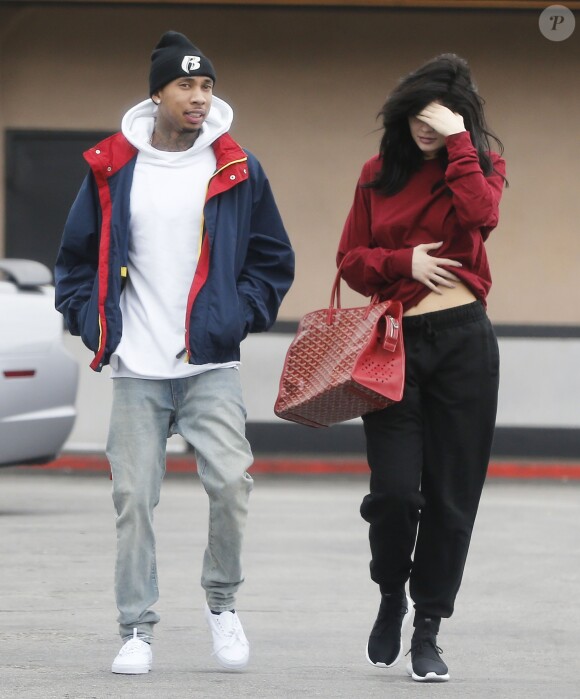 Exclusif - Kylie Jenner et son compagnon Tyga sortent du restaurant Jerry's Deli à Woodland Hills. Le 30 janvier 2016