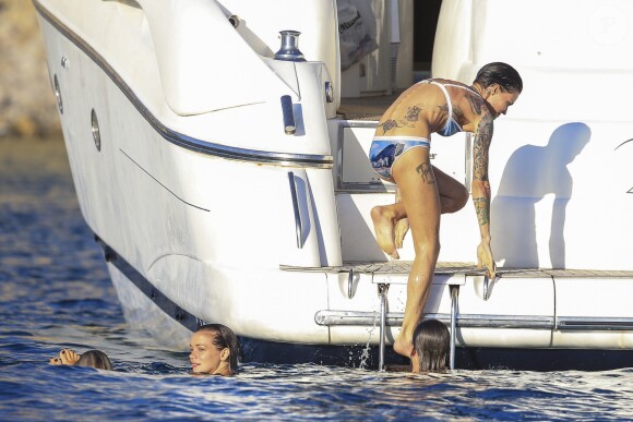 Le mannequin australien Ruby Rose en vacances avec des amis à Ibiza, Espagne, le 1 er Août 2016.