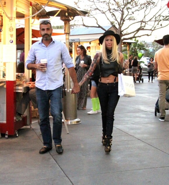 Jenna Jameson se promène avec son petit ami dans le centre commercial de « The Grove » à Los Angeles, le 7 mars 2015