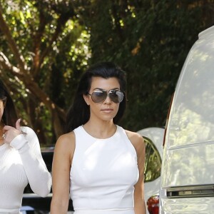 Kourtney Kardashian, Kris Jenner, Kim Kardashian et Kourtney Kardashian à Woodland Hills le 5 août 2016 pour un tournage de leur émission Keeping up with the Kardashians (L'incroyable famille Kardashian).