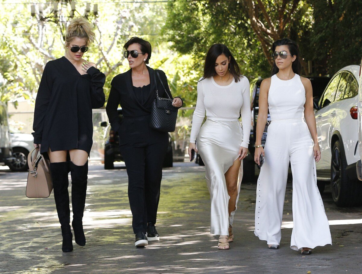 Vidéo : Kourtney Kardashian, Kris Jenner, Kim Kardashian Et Kourtney ...