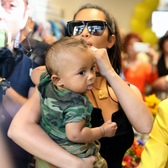 Kim Kardashian avec son fils Saint West le 26 juillet 2016 à La Jolla en Californie