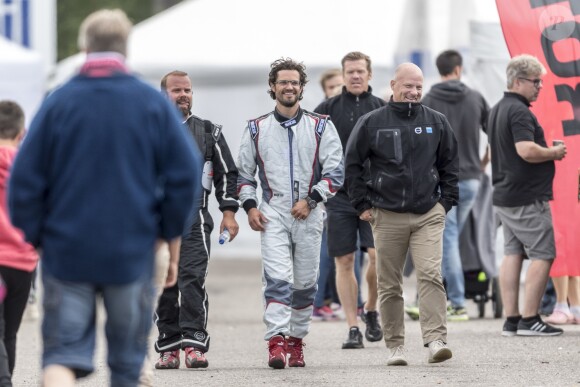 Le prince Carl Philip de Suède participe à une compétition de karting, la Racing Cup, au Lidköping Motor Stadium. Suède, le 6 août 2016.