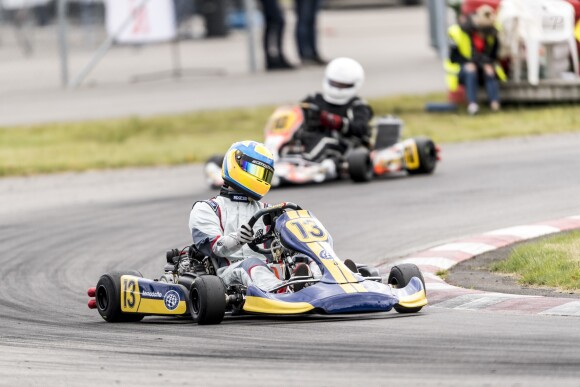 Le prince Carl Philip de Suède participe à une compétition de karting, la Racing Cup, au Lidköping Motor Stadium. Suède, le 6 août 2016.