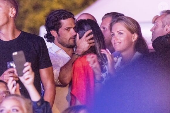 La princesse Sofia et le prince Carl Philip de Suède assistaient le 5 août 2016 au concert d'Avicii à Malmö.