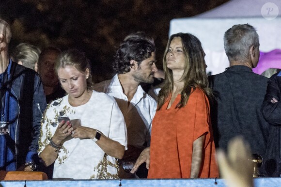 La princesse Sofia et le prince Carl Philip de Suède assistaient le 5 août 2016 au concert d'Avicii à Malmö.
