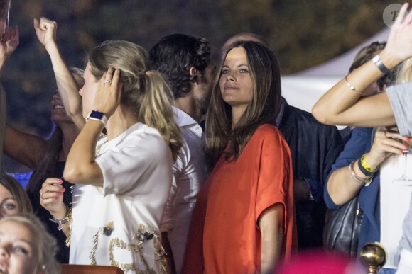 La princesse Sofia et le prince Carl Philip de Suède assistaient le 5 août 2016 au concert d'Avicii à Malmö.