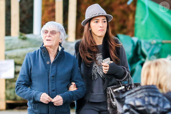 Bernie Ecclestone se promène avec sa femme Fabiana Flosi et des amis dans les rues de Gstaad pendant leurs vacances. Le 22 décembre 2014
