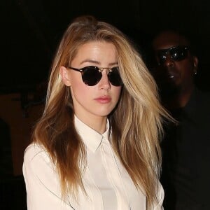 Amber Heard arrive à Century City pour faire une déposition dans l'affaire qui l'oppose à son mari Johnny Depp pour violence conjugale et sa demande de divorce, elle est arrivée avec une heure et demie de retard alors que son avocate Samantha Spector l'attendait devant les bureaux à Century City le 6 août 2016.