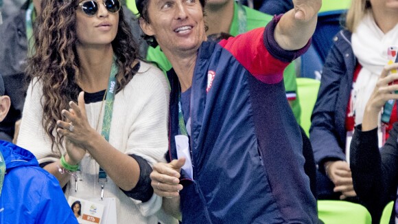 Matthew McConaughey : Amoureux à Rio, il affiche une forme olympique