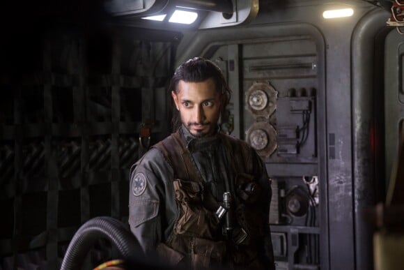 Riz Ahmed dans Rogue One : A Star Wars Story.