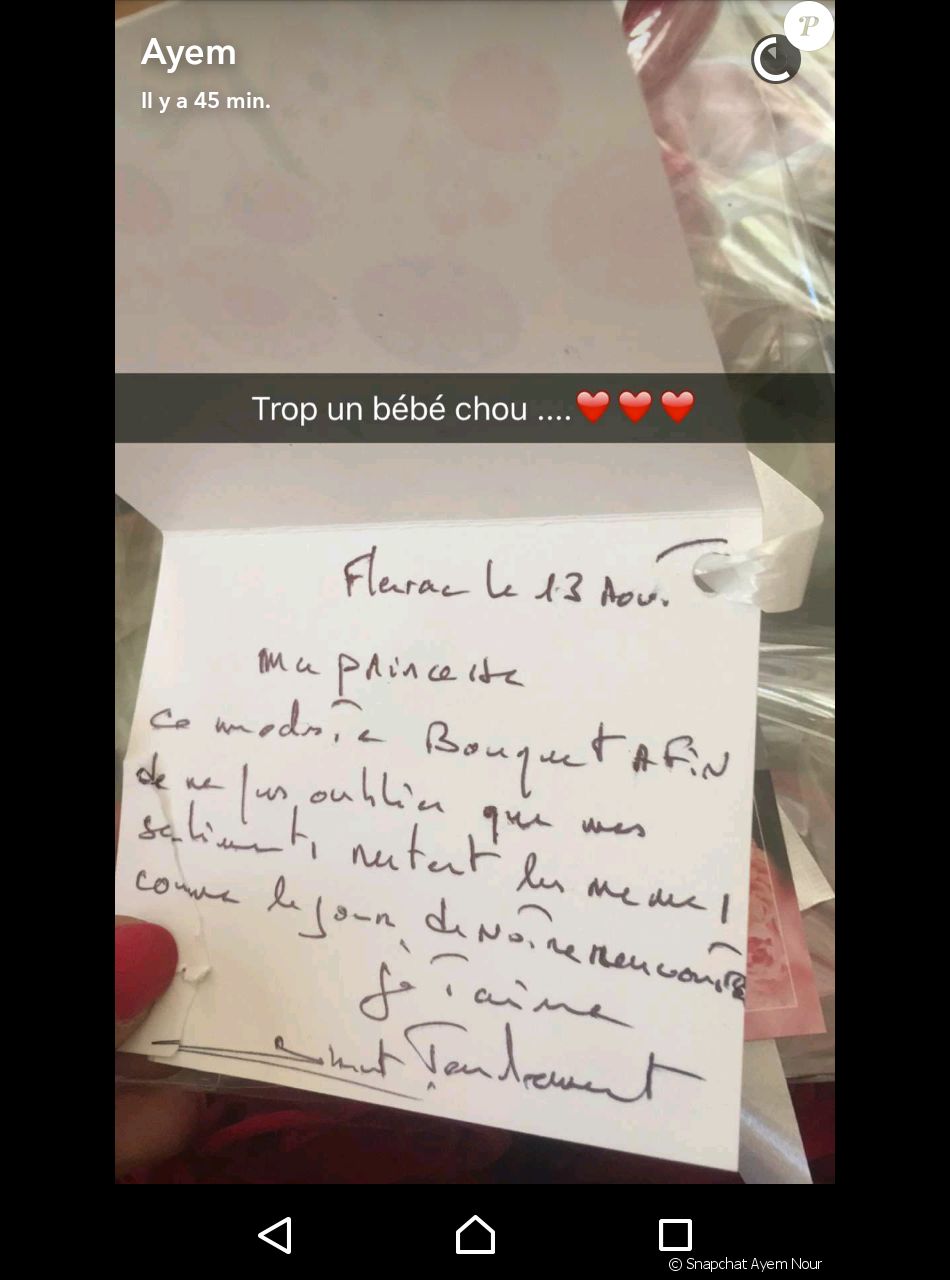 Ayem Nour heureuse et amoureuse, elle dévoile le beau cadeau de son compagnon Vincent Miclet sur Snapchat, samedi 13 août 2016