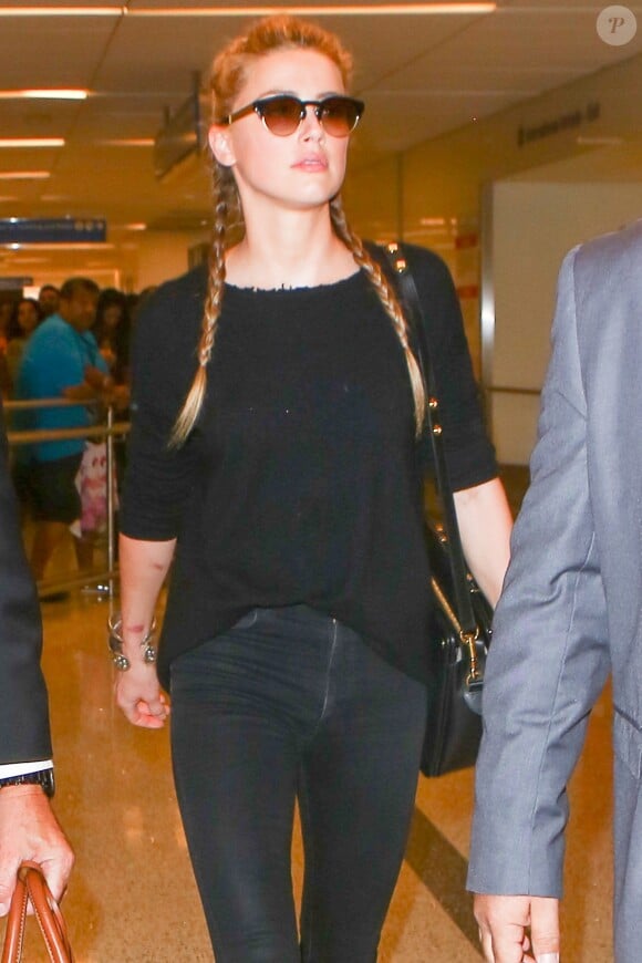 Amber Heard lors de son arrivée à l'aéroport de Los Angeles le 12 août 2016