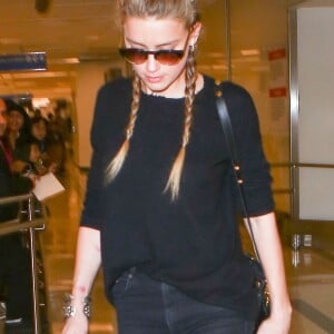 Amber Heard lors de son arrivée à l'aéroport de Los Angeles le 12 août 2016