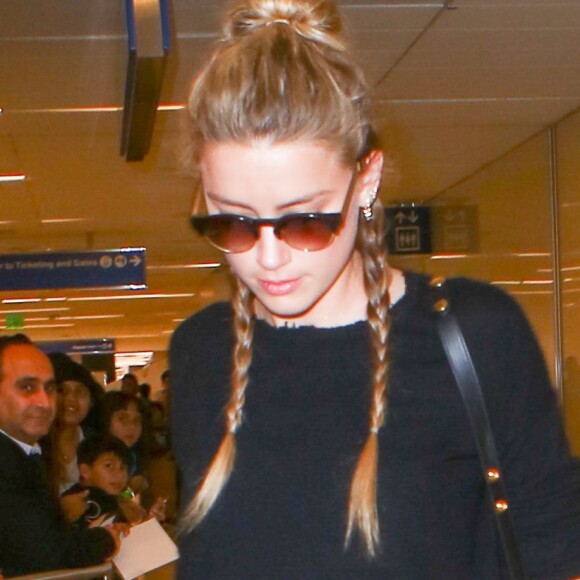 Amber Heard lors de son arrivée à l'aéroport de Los Angeles le 12 août 2016