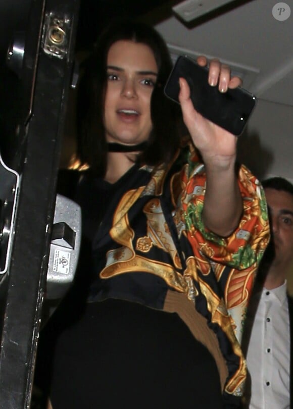 Kendall Jenner quitte The Nice Guy accompagnée de Jordan Clarkson (non photographié) à West Hollywood, le 28 juillet 2016.