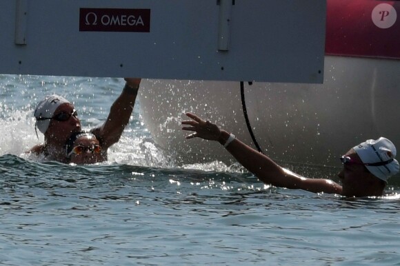 Rachele Bruni et Aurelie Muller lors de l'épreuve du 10 km nage libre, à Rio, le 15 août 2016