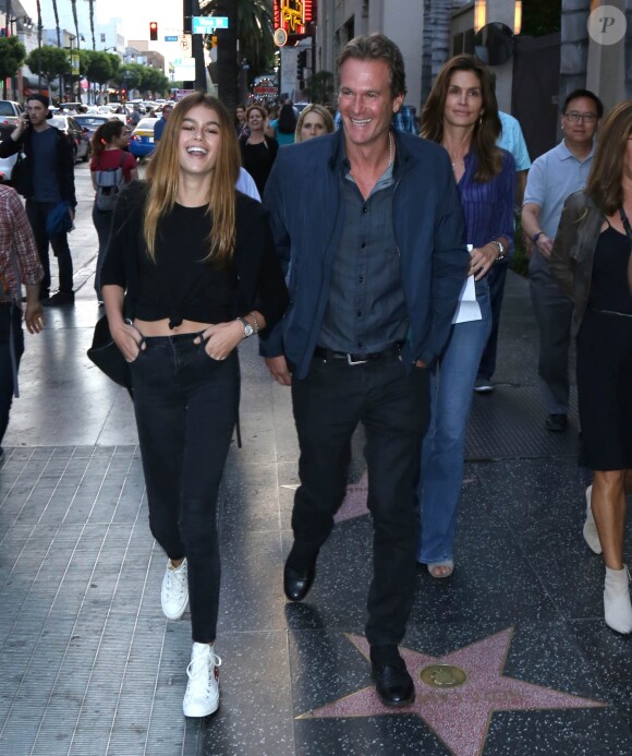 Balade en famille pour Cindy Crawford, son mari Rande Gerber et leur fille Kaia à Los Angeles le 28 juin 2016.
